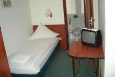 Stern Hotel 2*